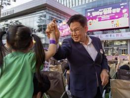 17년 만에 진짜 광장으로, 마포 구민광장에서 영화를 즐기다! 기사 이미지