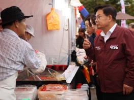 새우젓도 맛보고, 사람도 만나고… 마포나루 새우젓축제 현장 속으로 기사 이미지