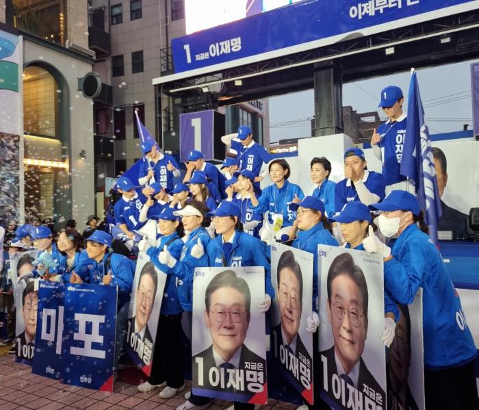 이재명 후보, 서울 유세 대미는 '홍대'…청년층과의 교감 부각 기사 이미지