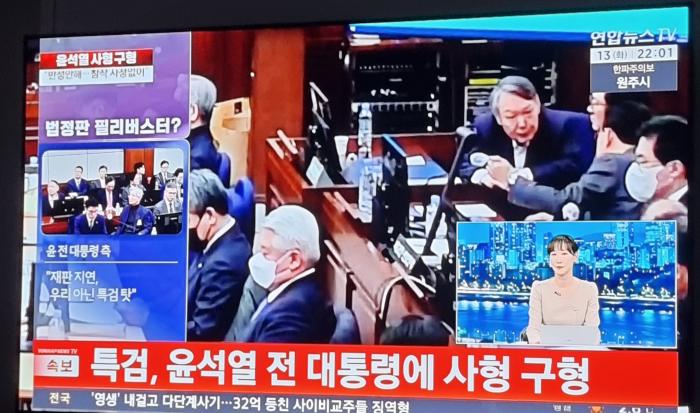 ‘경고성 계엄’ 주장에 정면 반박…특검, 윤석열에 사형 구형 기사 이미지