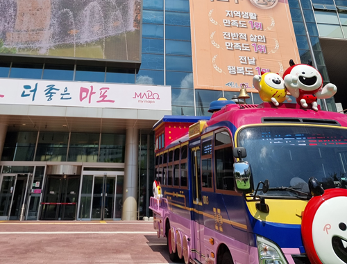 박강수 구청장은 서울시티버스도 5년만에 적자를 벗어났다면서 이것은 운수사업이 아니다 골목상권활성화 마포 관광자원이다라고 주장했다 2026년 8 여억원의 예산을 올린 것을 4억대로 줄였다 8개월 운영으로 평가하지 말아달라고 답변했다 