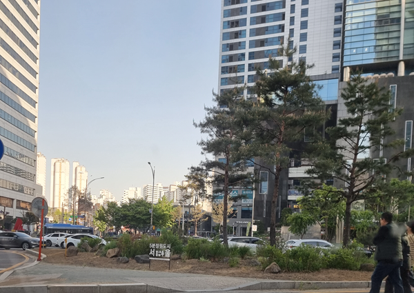 마포대로 일대에 조성되어 있는 초록 정원