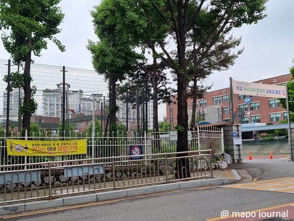신수중학교 금연안내 현수막