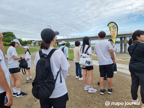 10km 5km 마라톤 뿐만 아니라 3km는 해설사와 함께 이동하며 밤섬에 대한 해설을 듣는 시간을 가졌다