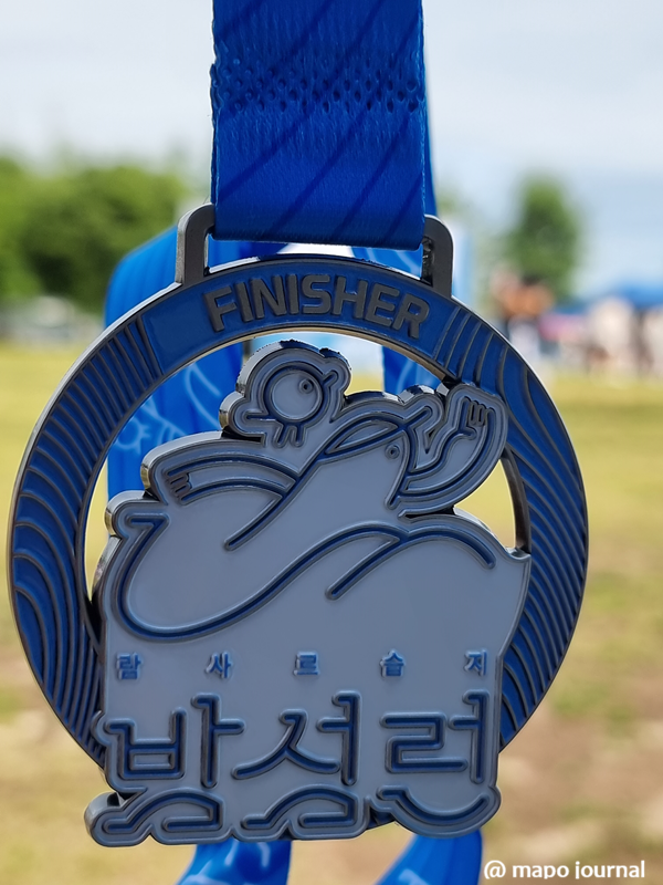 완주한 사람만이 받을 수 있는 영광의 메달이다