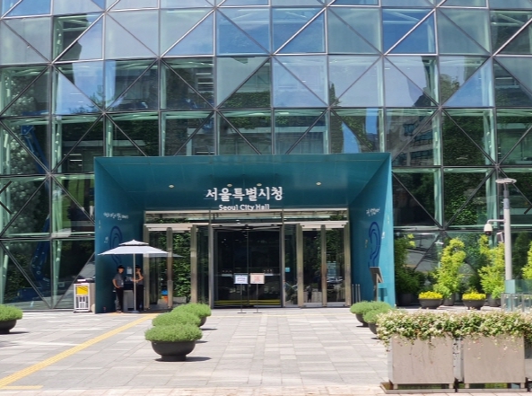 서울시, 강동구 명일동 땅꺼짐 사고 도로 복구 착수… 20일 23시 개통 예정 기사 이미지