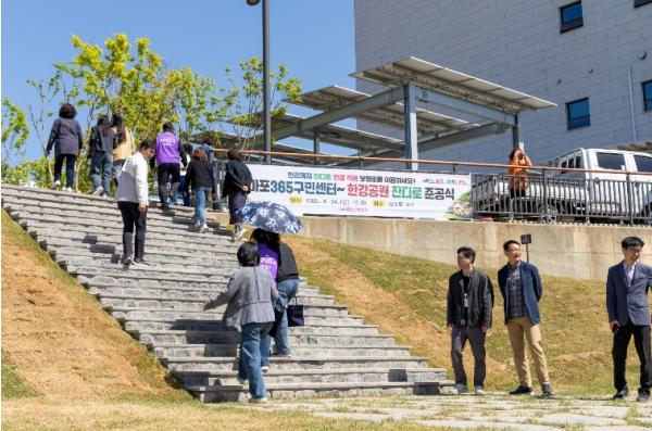 한강이 가까워졌다! 마포구, 마포365구민센터~한강 잇는 잔디로 개통