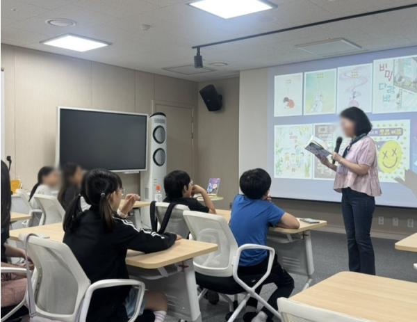 책 한 권에 공연·놀이까지!…마포구 소금나루도서관, 책으로 노는 5월!