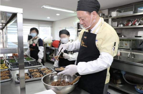 마포구, 전국 최초 '반찬공장 기반 어르신밥상, 경로당급식'으로 확대
