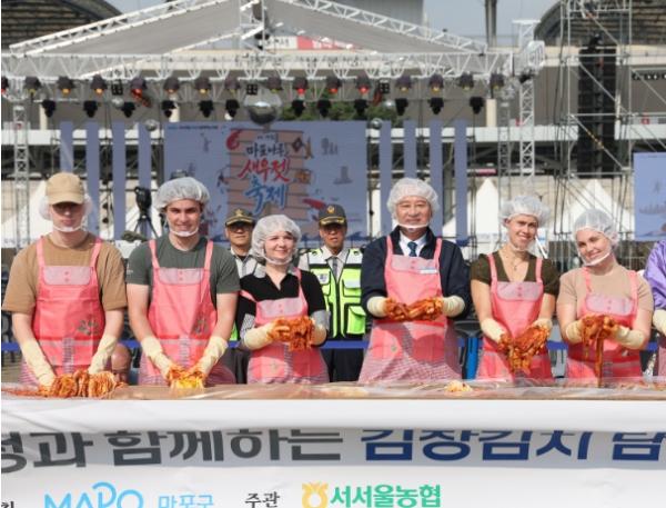 국적은 달라도 손맛은 하나… 외국인과 마포나루 새우젓으로 나눈 정